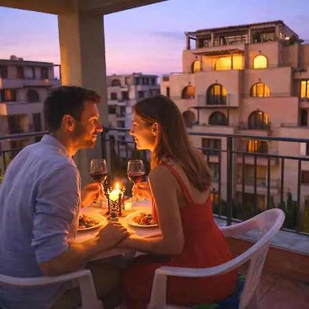 Sunset Dream Polo ساني بيتش